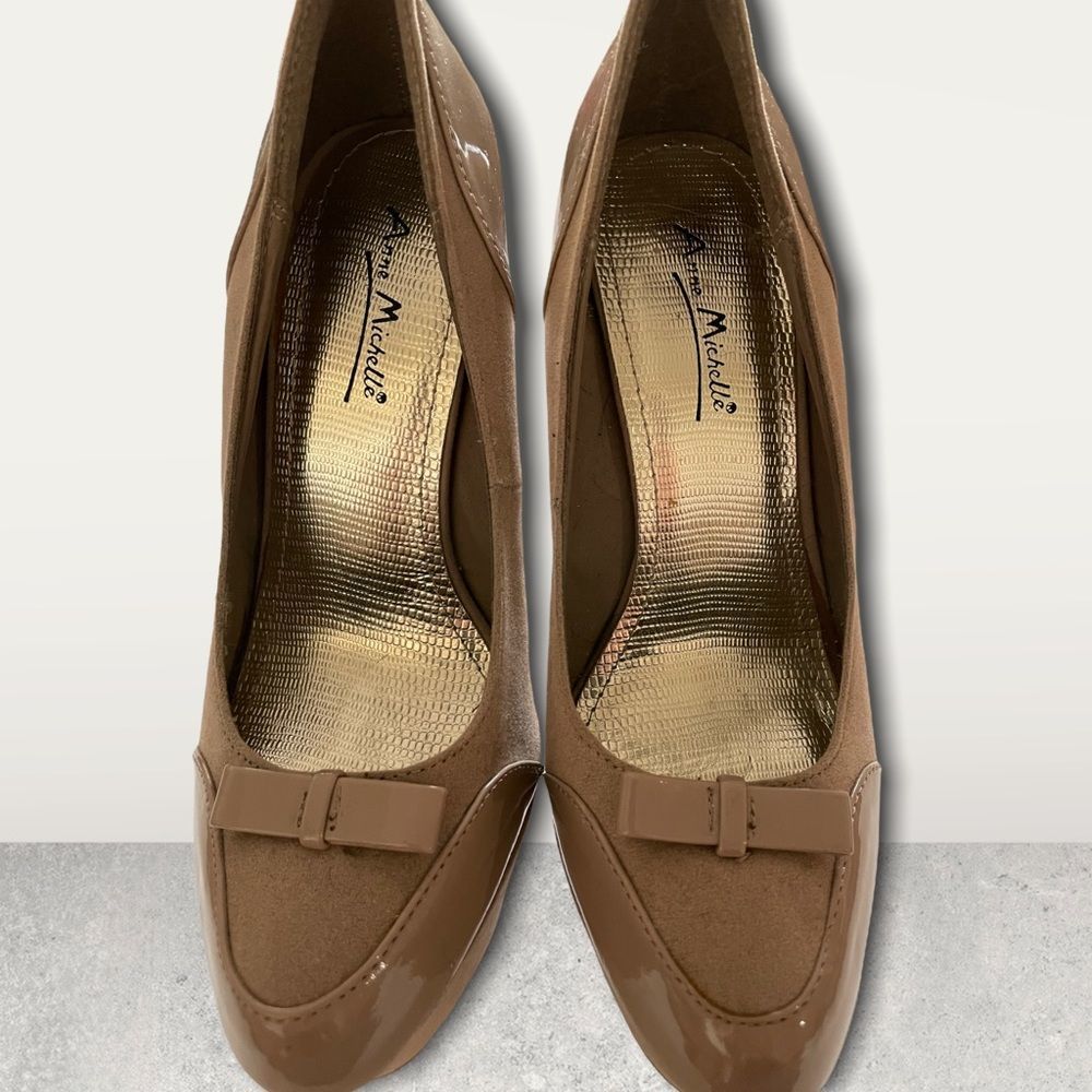 High heel, 1 3/4” Plataform Comfort width Shoes. Tan, Cream